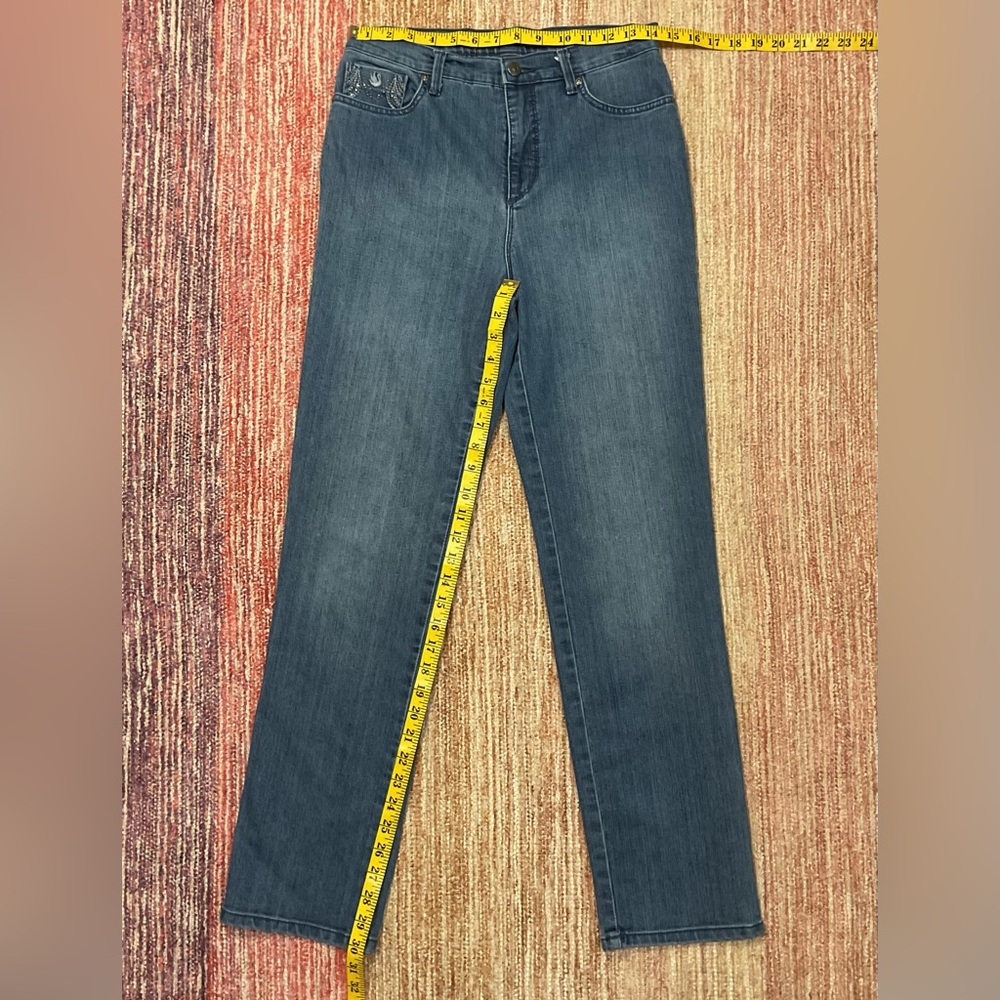 Gloria Vanderbilt Mid-Wash Amanda Classic Straight Leg Jeans Size 6 - Picture 8 of 13